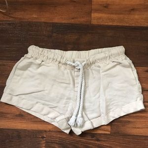 Beige loose shorts